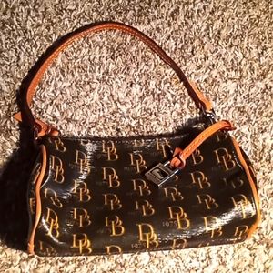 Im selling a Dooney and Bourke purse